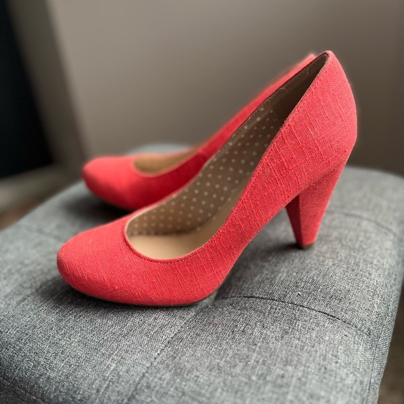 Call It Spring Heels, size 8, coral, storage box included! - Picture 4 of 6